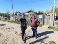 Villordo charló con los vecinos del barrio Eva Perón y supervisó los trabajos de enripiado